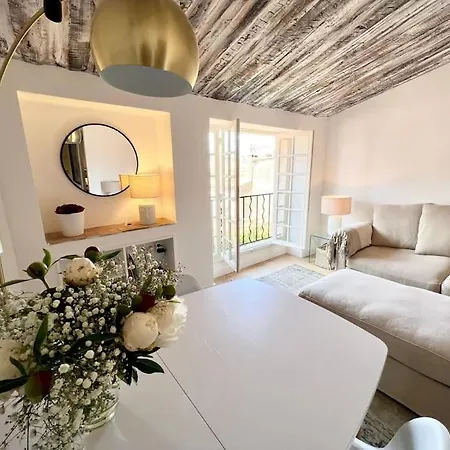 Au Coeur Du Village Grand Studio Avec Terrasse * Saint-Tropez